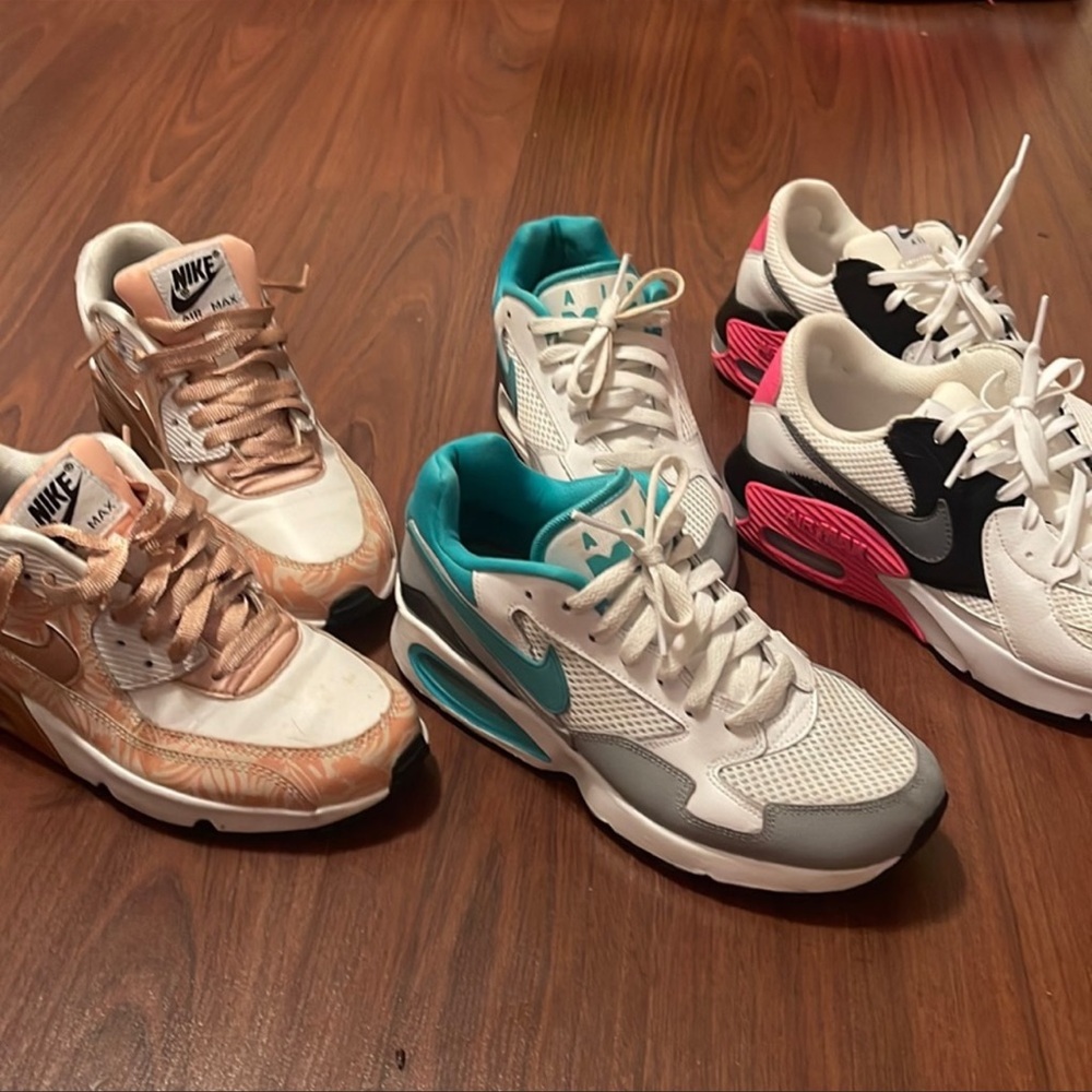 2 Nike air max, pink one not included just teal and coral